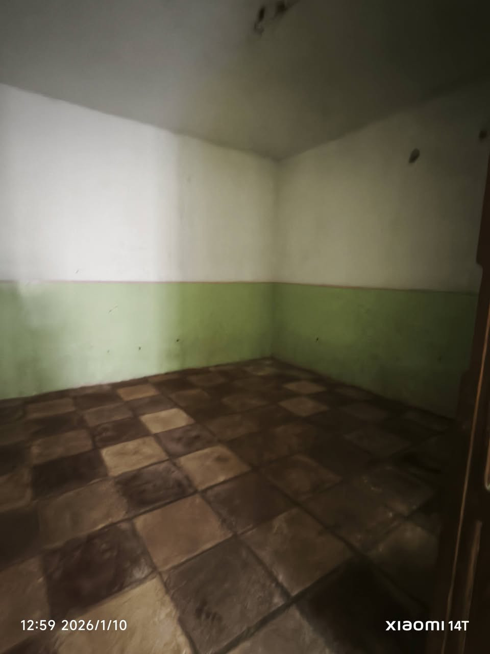 مساحه  100م
ايجاره 
غرفتين وصاله ومطبخ واستقبال
شارع المطار القديم قرب مخبز المختار
***********
