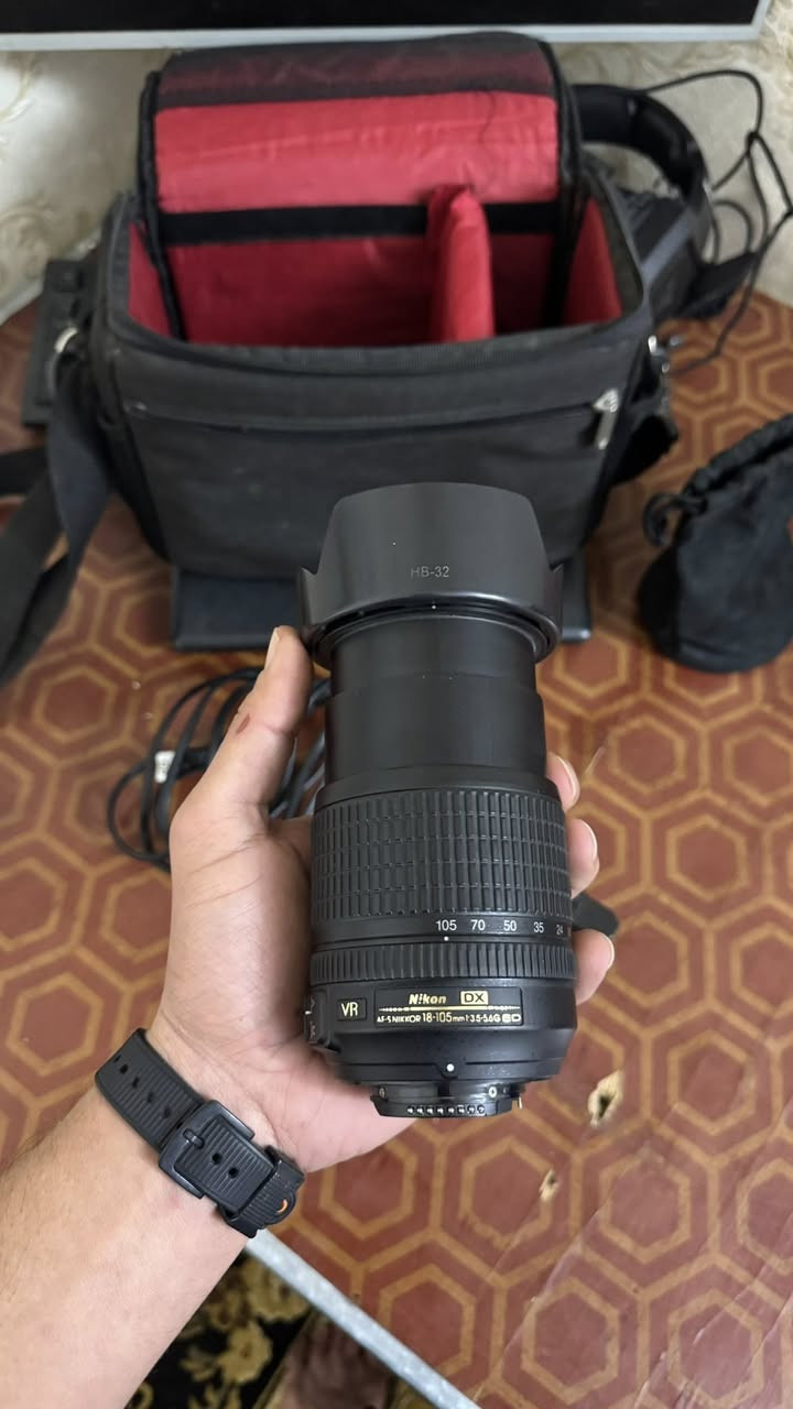 كاميرا نيكون حجم 7000D
هي وملحقاتها كاملة

جديدة ونضيفة حيل 

بس بيها خلل واحد بيت الرام عطل ويتصلح بسهولة

للبيع - 500 الف وبيها مجال 

الاتصال - ***********
