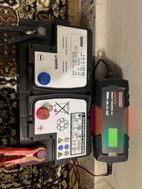 للبيع بطاريه BMW الاصليه شغاله مستخدم قليل  السعر  130  مكان بغداد غزا...