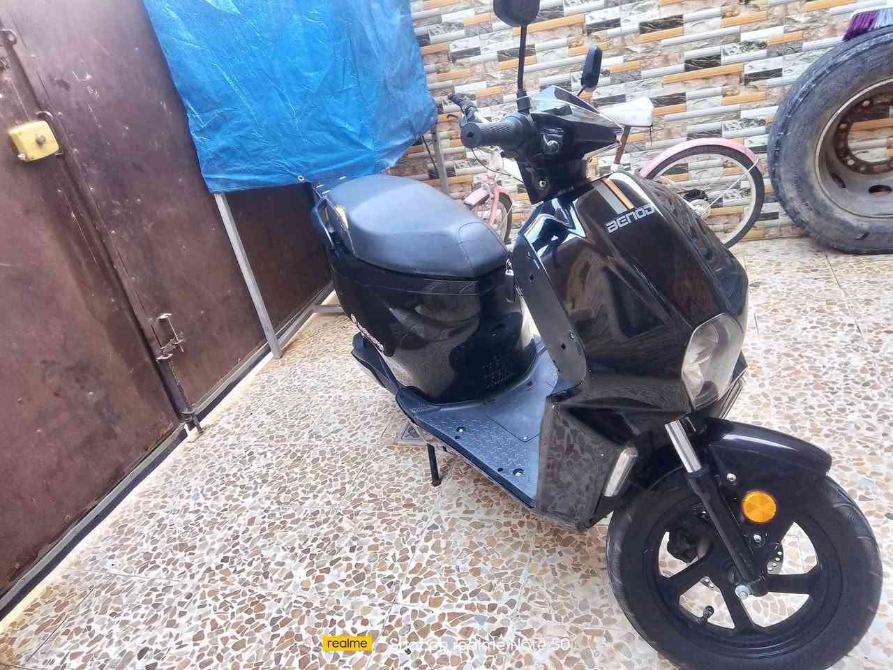 السلام عليكم دراجه شحن معروضه للبيع    بها ضعف بالباتريات السعر 500,000 وبيها مجل رقم ***********
