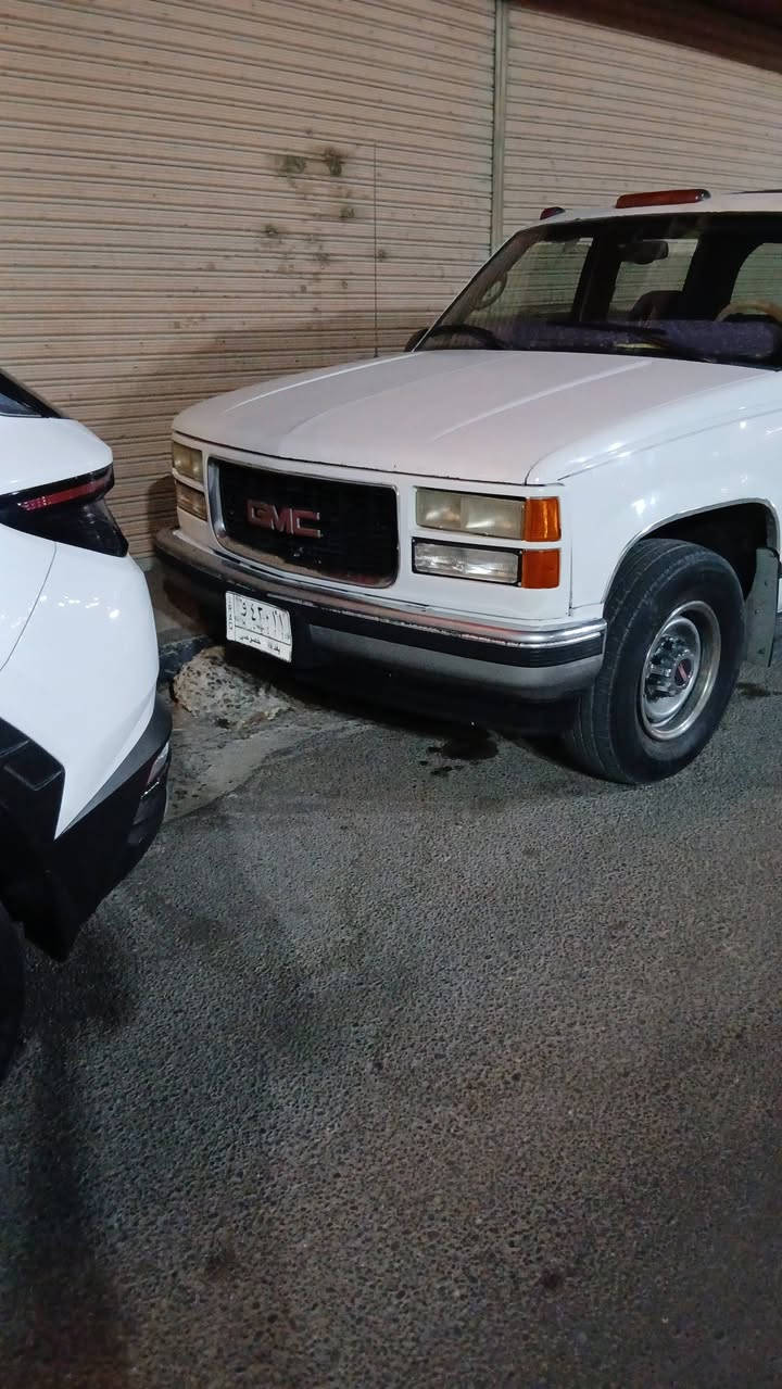 جمسي موديل ٩٨ محرك تيربو عنكبوت كير ١٠٠٠ بيهة مشكلة بل عقل ماينطي يعاز للكير بس ٣نمر يبدل رقم بغداد السيارة جاهزة من كلشي تبريد كهربايات مابيهة نقص ما عدة الكير ما يبل ٤ او ٥   للبيع او مراوس سعرهة ٤٥ بيهة مجال رقن ه ***********
