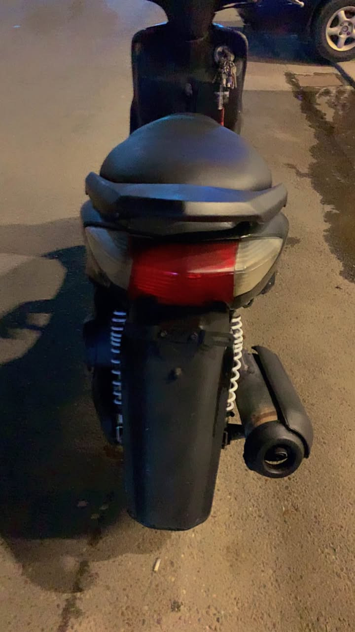 السلام عليكم :

سكنس سرعة 140 ياماها
دراجة وكالة برغي مامفتوح منها
بشهر السادس نزلت رمبة اوراق
كاملة اصولية شرط تجيب وياك 
فيتر وتجي تفحص كفالة عامة كشر ومكينة

السعر 550 الف
مكاني شارع فلسطين
هذا رقمي *********** بغداد, العراق
