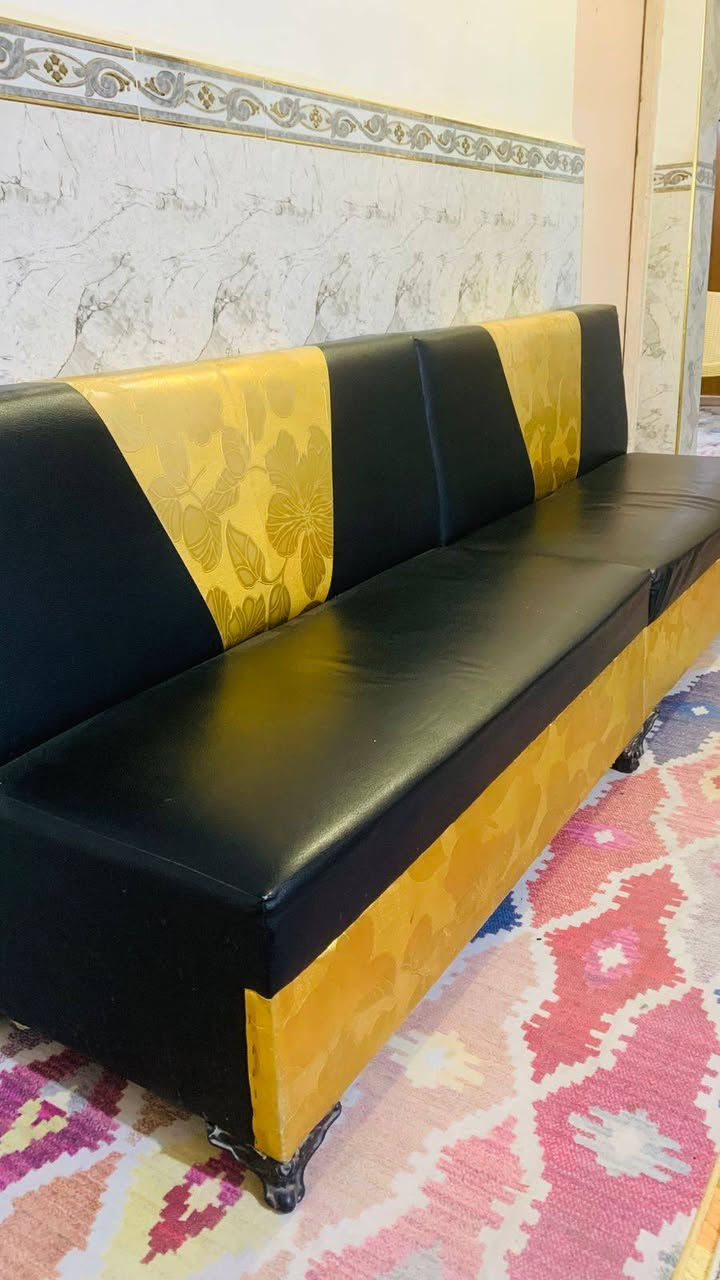 السلام عليكم كراسي وقنفات نضاف البيع تصل على صاحبهن وتدلل وبخدمتك ***********
