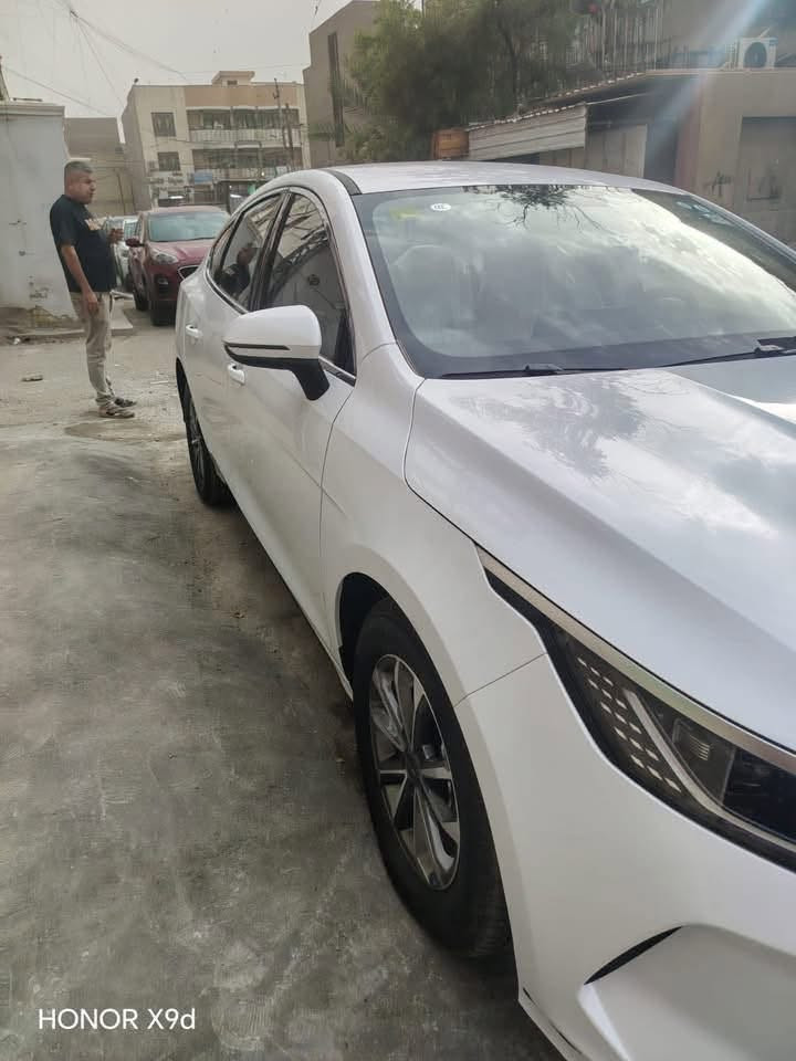 المواصفات:

* شاشة كبيرة

* شاشة عدادات

* كير ماوس

* مثبت سرعة

* تحكم من الستيرن

* كامرة دوارة

* بصمة + كارت دخول

* وباقي المواصفات المعروفة بالسيارة

إضافات السيارة:

* مصروف عليها 3 ورقات فوق سعرها

* أرضيات حوضيات نوع 5D

* غلاف ستيرن

* تغليف كشنات

* أرضيات كاربت فوق الحوضيات

* شاحن سريع غير الأصلي المرفق مع السيارة

* محدثة إلى آخر إصدار

* برامج كاملة (ويز، واتساب وغيرها)

* متجر متكامل لتنزيل البرامج والتطبيقات

السيارة خير من الله ومفولة، جاهزة للاستخدام مباشرة.

📍 الموقع: بغداد – بغداد جديد 

🚗 ا كم (اربع آلاف فقط)


**إذا كنت صاحب هذا الإعلان وتريد حذفه لأي سبب، رجاءا أرسل رسالة إلى الدعم الفني**
