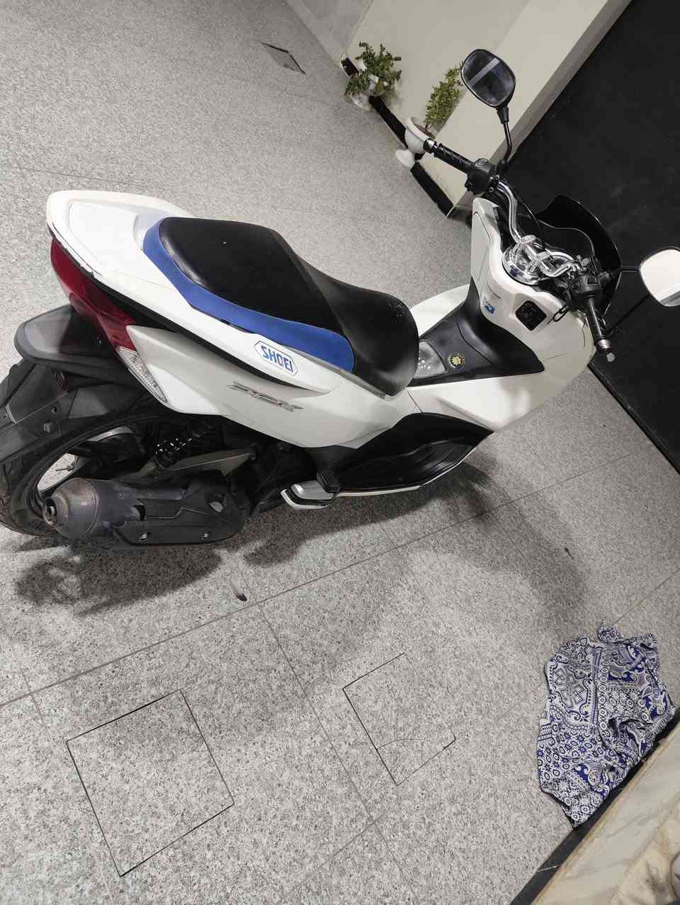 Pcx جيل ثاني للبيع نظافتها كدامك
برغي مامبدل بيها بيها فقط ملاحظات بالاطراف و مصورها عن قريب شوف دراجة ياباني 
***********
