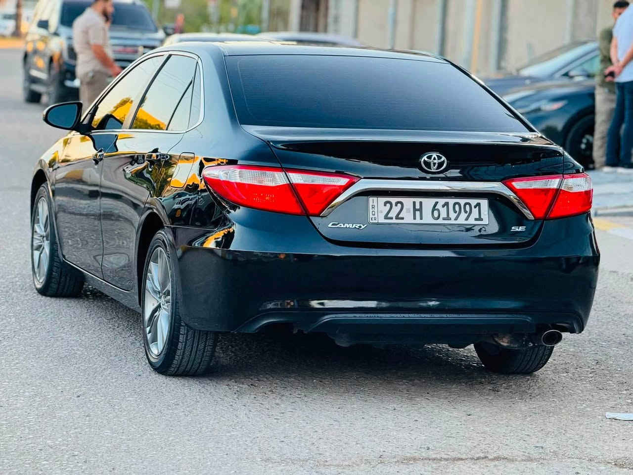 سلام عليكم
للبيع كامري موديل 2016 
فئه SE
مواصفات 
تحكم استيرن جهتين 
شاشه ايباد 
كامره دوار 
كوشن كهرباء 
داخل ابيض 
تحديد مسار 
حادثه فقط بونيد صبغ 
سعر 127
مكان سياره ديالى خانقين 
***********
