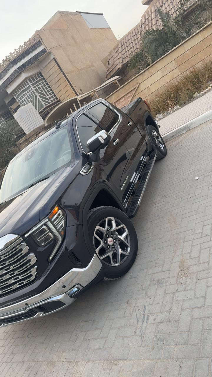 السلام عليكم جمسي سيرا للبيع سياره لون جديد متغير مديل 2023 
1 تبريد كشنات و تدفاء 
2 سياقه ذاتيه رادرات 
3 تحديد مسار 
4 شحن لاسلكي 
5 بدي قطعتين درج و يده مساعد 
6كير طرح 
7 شفتات ستيرن 
8 تحكم ستيرن جهتين 
9 قاصات
10 شاشه كبيره 
11 محرك 5300
12 رقم بغداد 
***********
سياره حلوه السعر 380 و بيه مجال قليل وارد امريكي سياره حادث جاملغ وبنيد
