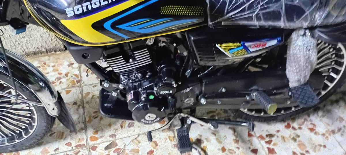 سلام عليكم بدون زحمه عندي دراجه ايرانيه كير نظيفه كلش هذا رقمي ***********
