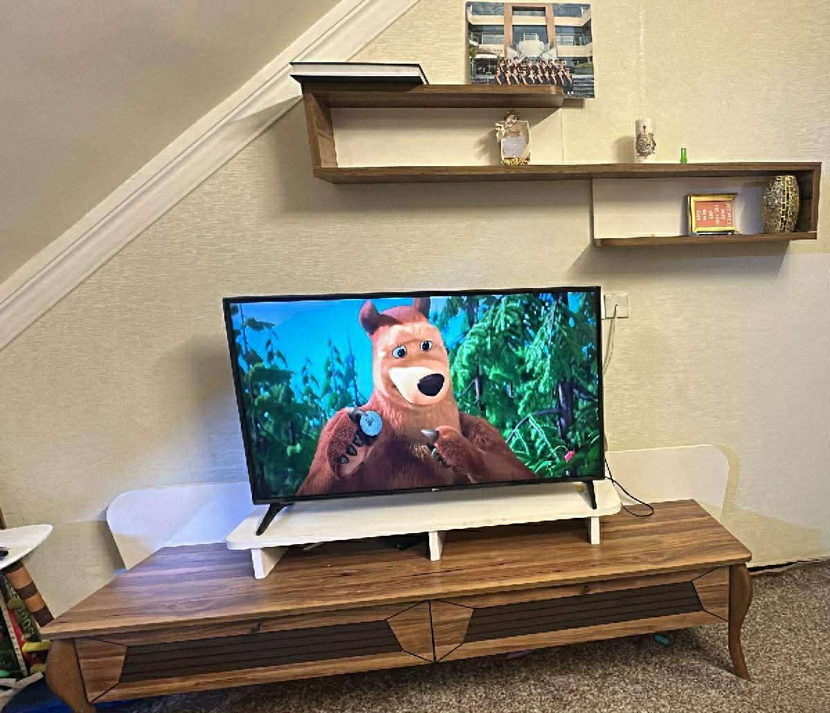 ميز تلفزيون مع فاترينا للبيع / بغداد جديد ونظيف جداً من  الحسني هوم سنتر ماخذتهم


**إذا كنت صاحب هذا الإعلان وتريد حذفه لأي سبب، رجاءا أرسل رسالة إلى الدعم الفني**