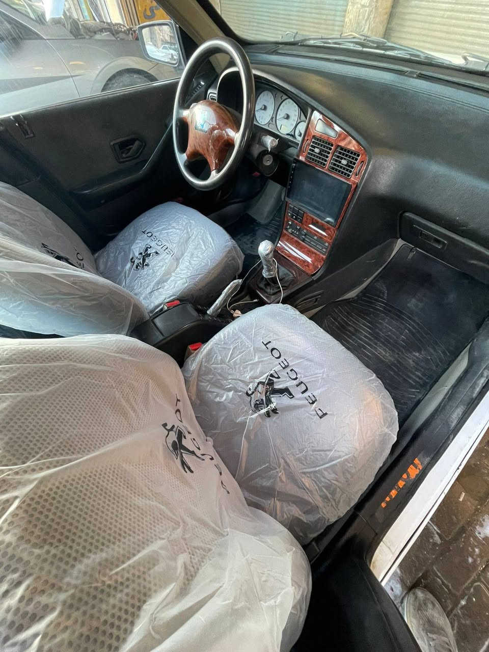 سلام عليكم سيارة بيجو بارص موديل 2012 مكفولة عدا جاملغ صوب السايق مبدل اثر دحجة دراجة بسيطة باقي مكفول بأسمي رقم قادسية السيارة كير محرك تدفئة تبريد مكفول حدادية جديدة حماوة ربع شاشة دوشمة كشنات نحلة دشبول خلفي تفصال سستم صوت تخم تاير جديد باتري شرط كهربائياته كله شغال ولاجطل ولا كتف تقويه شرط ضفيرته بلاديه دهن كله موريس وكالة لاتنقيص لا تبخير الكل شغال سايد بريك السيارة مال جناي نظيفة السيارة برغي ما عايزة ترايك للبصرة ومكاني بغداد  للبيع او المراوس سعر 55 وبيها مجال *********** بغداد, العراق
