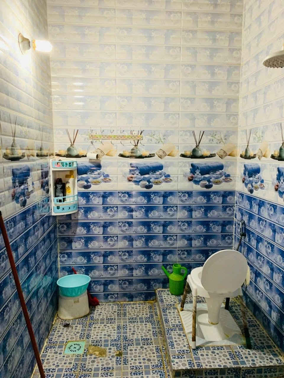 حي الشموع شارع القائمقاميه طابو صرف مساحه ١٤٠ مربعه بناء درجه اولئ تفاصيل بناء 👇🏼.
البناء طابقين 
طابق الاول / دوانيه مفتوحه ع هول صغير + مطبخ + غرفه + صاله + مجمع صحيات داخليه وخارجية بناء طابوق + السقف صب كونكريت 
الطابق الثاني / غرفتين + صاله بناء فرمستون + السقف اعكاده 
وبيت كله كامل وجاهز
للاستفسار ***********
