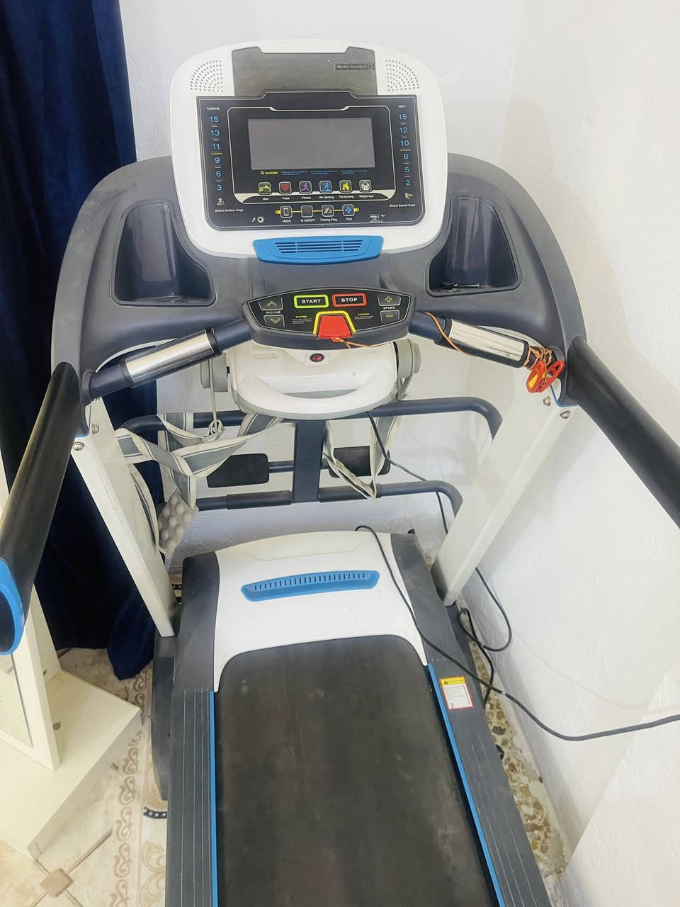 جهاز جري متوفر للبيع في كربلاء
السعر ٣٥٠ غير قابل للتفاوض 
استعمال نضيف 
غير مفتوح ولا مصلح ولا مره 
يتوفر معاه جهاز رجاج 
 يتحمل وزن لحد ٢٥٠ كيلو 
يتفصخ ويتجمع حسب النقل مو قطع وحده 
حجم الجهاز كبير نوعآ ما يضاهي جاريات النوادي الرياضيه 
مع مروحه هوائيه وشاشه رقميه متطوره مع منفذ شحن ومنفذ ديجي 
سبب البيع لعدم توفر المساحه


**إذا كنت صاحب هذا الإعلان وتريد حذفه لأي سبب، رجاءا أرسل رسالة إلى الدعم الفني**
