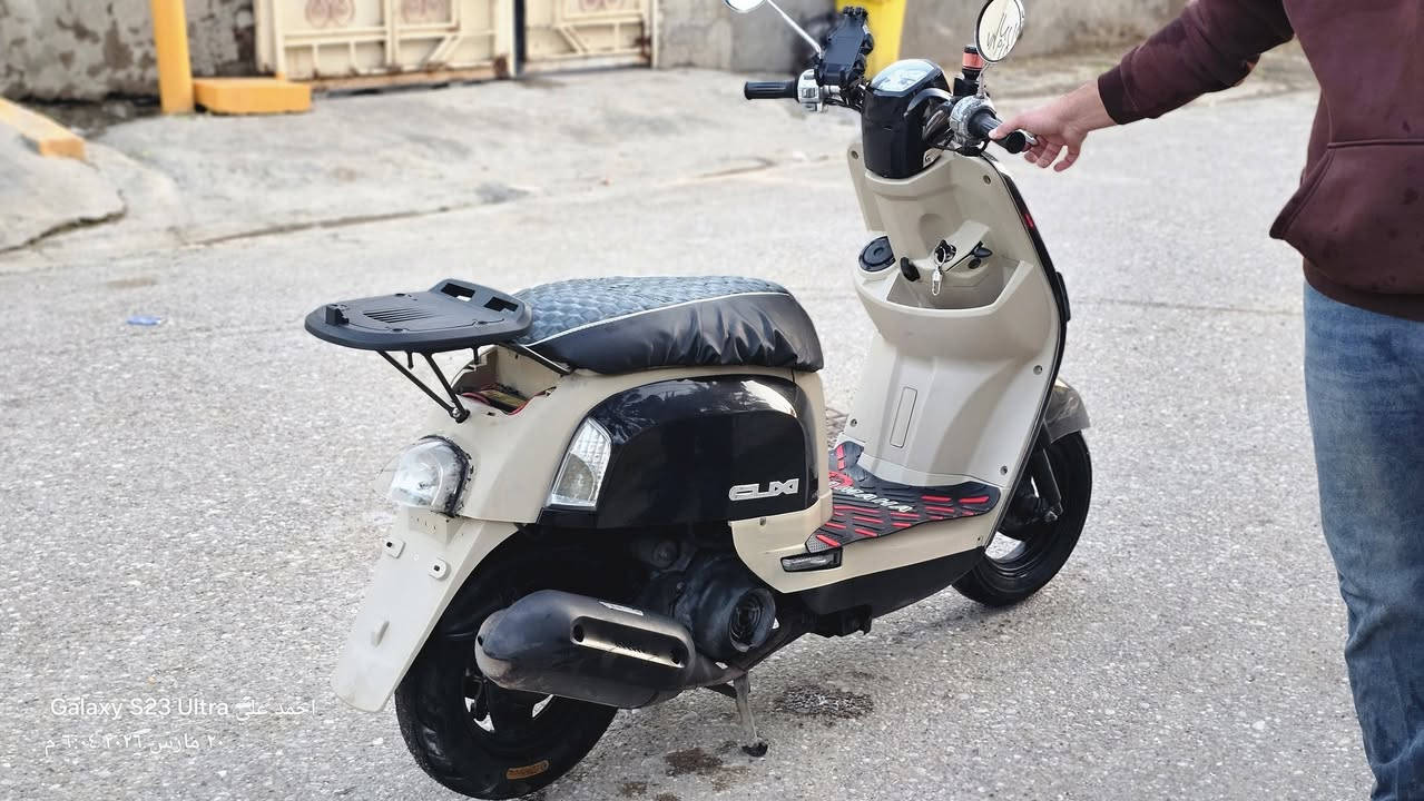 سلام عليكم للبيع دراج ماكس بوليسي كابريتة ما مفتوح جيب فيتر وفحص دراج رمبة نزلته على يدي منزله كفرات موجوده لاصلية موجوده  كامل من كل نقص خير من الله  
العنوان ديالى بعقوبة تقاطع الطرق والجسور للتواصل ***********
السعر ٨٥٠ وبيه مجال للطيبين
