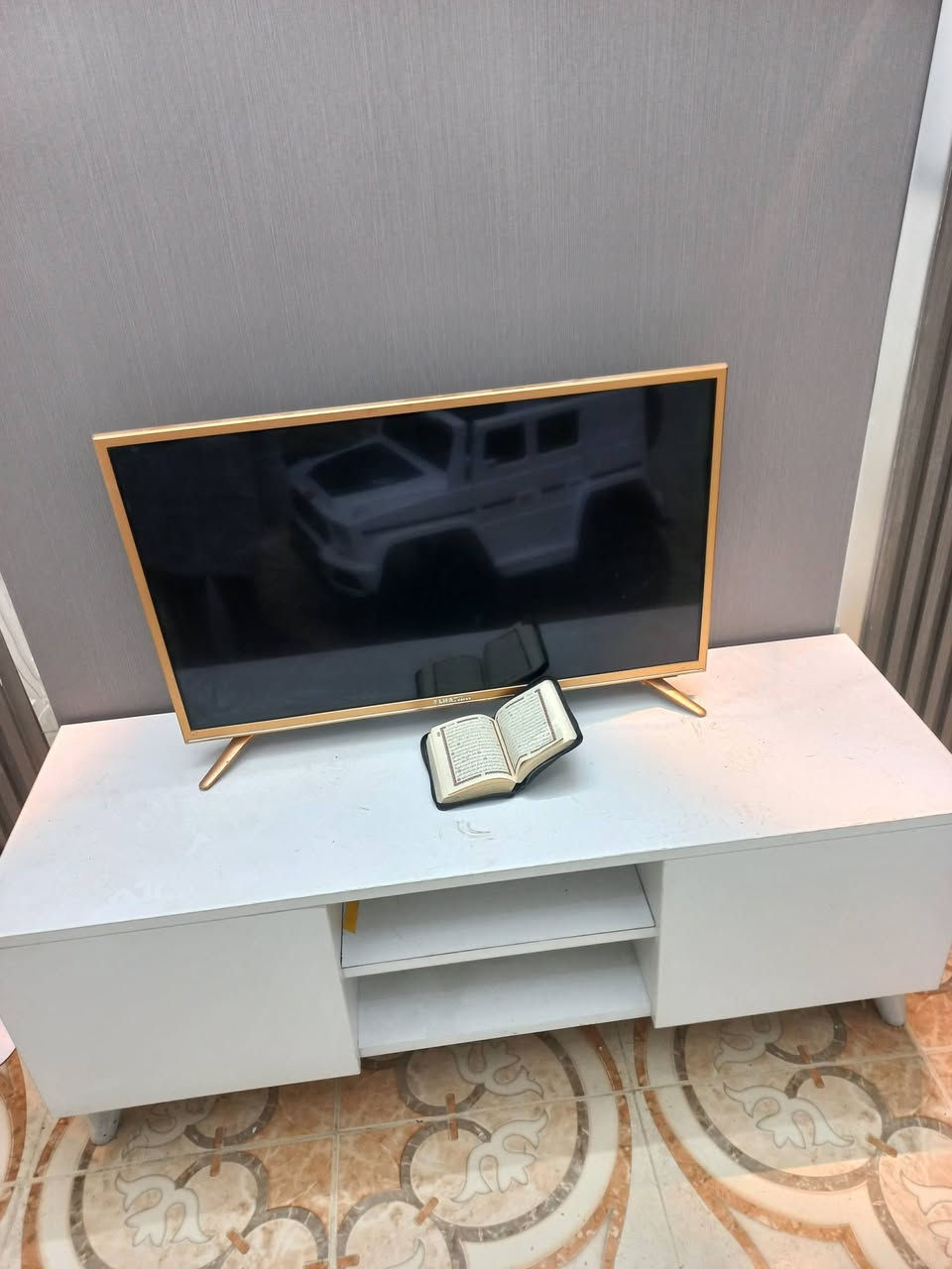 سلام عليكم ميز وبلازمه لبيع نضيفات البلازما تنكنك قياس32ثنيهن لبيع سعر90وبيهن مجال مكا بغداد***********
