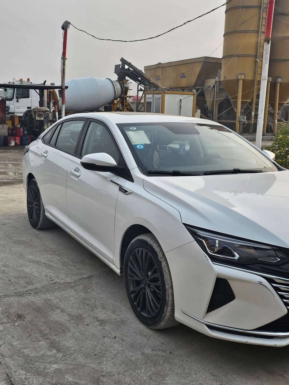 🚗 جمارة Dongfeng A60 MAX hybrid 
للبيع – وكالة وضمان مجموعة ليث العبيدي 🟢

📅 الموديل: 2023
🛡️ الضمان: صيانة مجانية 4 سنوات

⚙️ المحرك: 1500 تيربو
📊 المشي: 45,000 كم
🧾 الحالة القانونية:
✔️ بدون حوادث
✔️ مرقمة وباسمي

الراحة والتجهيزات 🛋️✨
▪️ غرفة داخلية واسعة ومريحة
▪️ عزل ممتاز جدًا
▪️ فتحتين سقف 🌤️
▪️ تبريد قطعتين ❄️
▪️ كشنات جلد
▪️ شاشة تحكم شاملة بالسيارة

💡 الإضاءة:
زينون + LED نهاري

➕ مواصفات أخرى عديدة

ملاحظة للشفافية ℹ️
▪️ بيها كم شخط بالدعّامية فقط

💰 السعر  ■ السعر ■ السعر 🟢🚩
اترك تعليق على المنشور داخل صفحة واحد وسيط سيارات وستصلك رسالة بالسعر ✅️

📍 المكان: بغداد – الغزالية

📞 رقم صاحب السيارة : ***********
