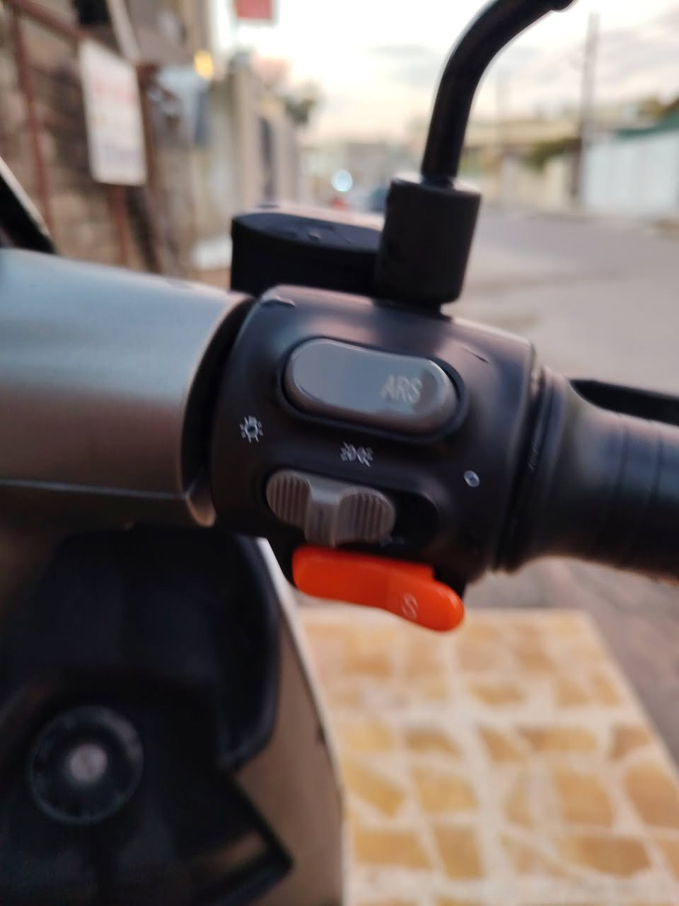 السلام عليكم 🤎
ماطور شحن 🔋⚡
نوع  :      الريان 

مواصفات:

1. 6بطاريات دبل 32A
2اشاير يمين يسار 
3.مري 2
4.هورن 
5.ملف 2,000
6.بريكات هيدروليك أصلي 
7.لايت عالي ناصي زينون 
8. شاشه تحدد العطل و وتقراء المسافة
9. ستاند عدد 2 
10. عدد السرع 3 يمشيك حقيقي 65
11. نظام P 
12.تايرات جدد ونضاف 
النظافه قدام العين 90%
عنوان: موصل جانب الأيسر 

للتواصل الاتصال علا الرقم 
***********
أو مراسله الصفحة خاص
