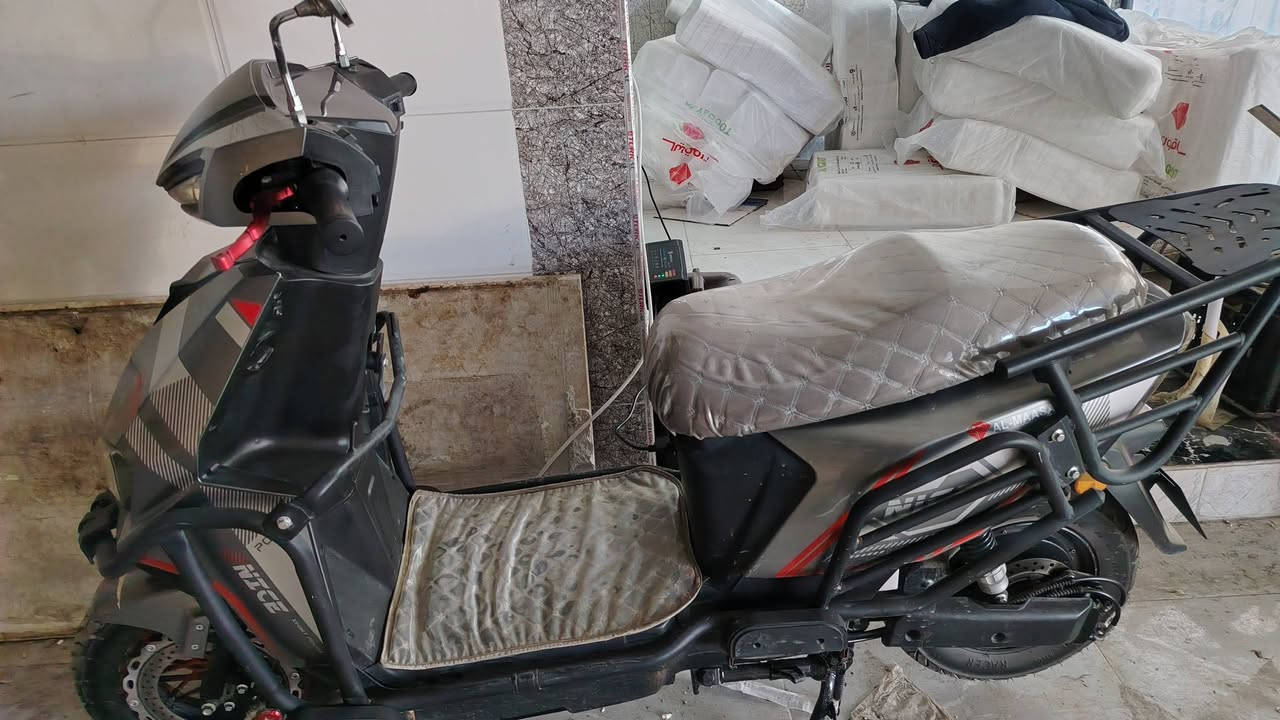 سلام عليكم موطور شحن نضيف حيل بطاريات عل فحص كله شغال سرعته 99السعر 650وبي مجال قليل 
***********
***********
