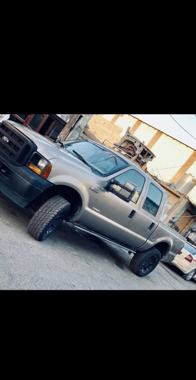 سلام عليكم شباب فورد f350  كاز سياره بسمي سياره مكفوله من الصبغ والعيب رقم اربيل انكليزي تحويل ثاني يوم مكاني بغداد مدينه الصدر  سعرها 78 وبيها مجال قليل رقم الهاتف  (***********)

