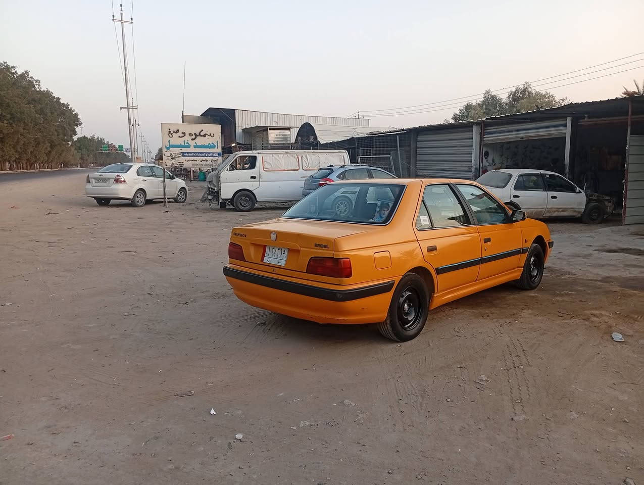 السلام عليكم للبيع بيجو بارص 2018 بسمي كير مكينه مكفول. منظومه غاز جديد. تدفئه تبريد. سياره جاهزه كفاله 
السعر 63 وبيها مجال قليل ***********
