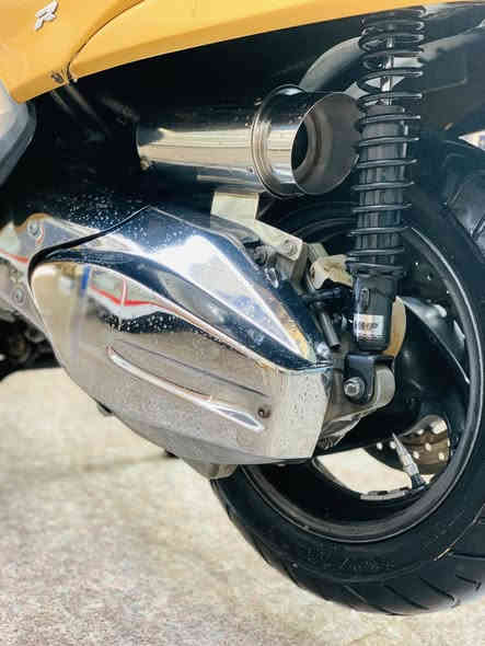 الهم صلي على محمد واله محمد 
فورزه هونداي كرستال  8/0 لون مميز ذهبي ابلادي 
كير 6 تحويلات 4 نضام سبورت نضام وتماتيك 
كهربائيات كلها شغاله مكينه خير من الله الدراجه حلوه وستخدام شخصي كزوز رياضي بي نضام كاتم بوشه رياضي اي نقص ما بيه السعر 1200 وبيه مجال الدراجه مال جنايه مكاني شطره *********** متواجد واتساب
