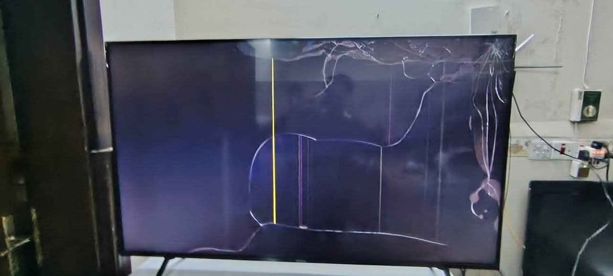 للبيع تلفزيون حجم ٥٥ نوع ووضوح عالي الجودة
بس شاشته مكسور ويتصلح بسوك
الي يريده يقيمه بيش تفيده ويخابرنا او يجي خاص *********** كركوك, العراق
