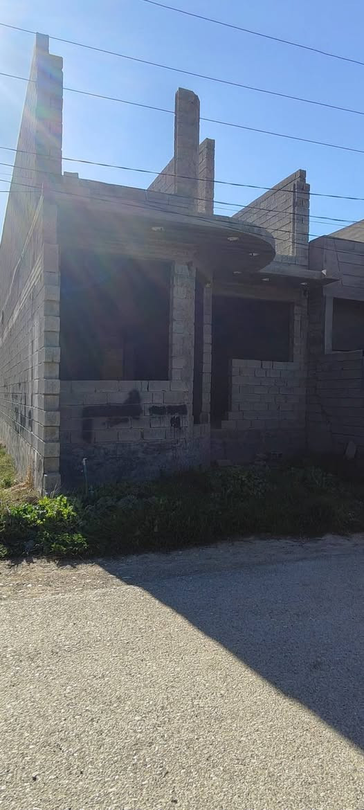 هيكل للبيع المسحة 140م عنوان المقدادية الاحمر يبعد عن الشارع العام 20 متر للاستفسار  اكثر ***********
