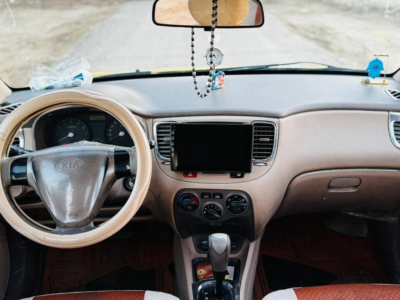 ريو ٢٠٠٩ رقم بغداد انكليزي بسمي شخصيا مصفره هيئه وغرامه خليجي مكينه ١٦٠٠مكفوله من الظربه وتبديل ماشيه ٢٠٠ حقيقي ويل كب شاشه مكاني بغداد الرصافه سعر ٩٢ ورقه 
***********
