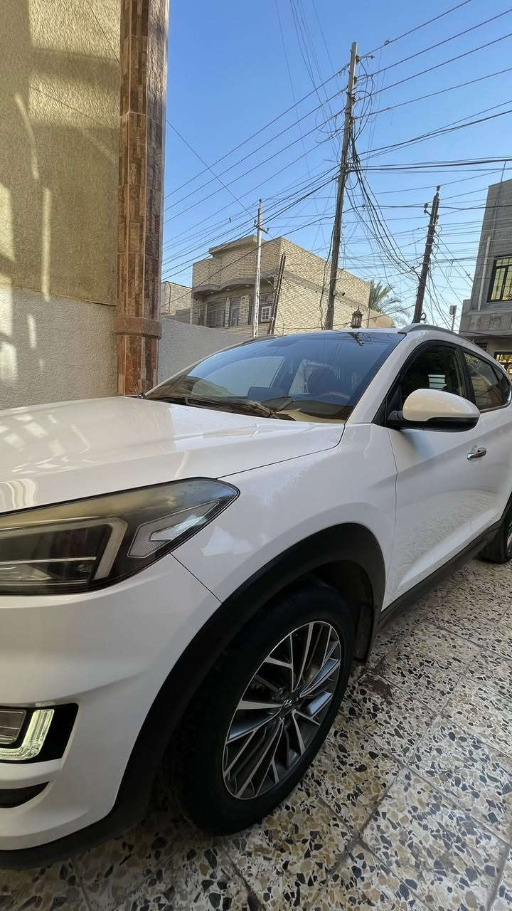 السلام عليكم 👋🏼
توسان 2019🚗 
"وارد خليجي مكفولة بدون اي حادث‼️"
“ماشية١٢٢٦٧٨km
"للبيع فقط"
"موصفات"
*السيارة لون أبيض
*السيارة كشنات جلد + كهرباء 
*السيارة بصمة
*السيارة بيها أضائة ترحيبية
* السيارة بيها شاشة
*بيها أرضية حوضية جديدجة + السيارة نضيفة 
+ مبدلة دهن جديد وكلشي نضيفة
* والسيارة رقم بغداد مشروع وطني تحويل مباشر
* ⁠الاستفسار  ***********
