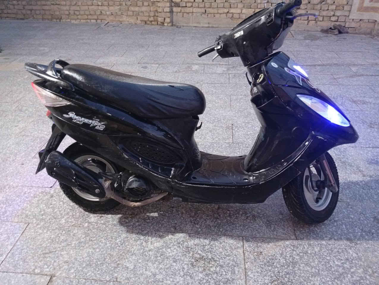 سلام عليكم
دراجه للبيع كامكوv2
محرك 125
دراجه ناعمه مامفتوحه 
شراي يتصل ع هذا الرقم 

***********
