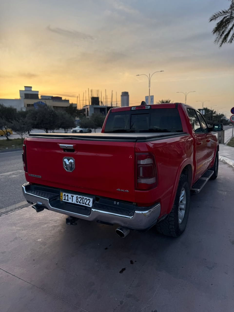 رام لارامي 
موديل ٢٠٢٢ باب كبير بدي قصير 
وارد امريكي حادث خلفي باب البدي مبدل ومصبوغ وربع الجاملغ مصبوغ+ جاملغ بدي بارد  بدون ايرباك
محرك ٨ سلندر rt 5700
ماشية49000K
مواصفات:-
كشن خزن ميموري
كشنات جلد مختمة لارامي
كشنات تحكم كهرباء
كشنات تدفئة تبريد
ستيرن تدفئة
جكمجة دبل 
سكليتر تحكم كهرباء يصعد وينزل
قاصة خزن خلفية عالجهتين
شاشة حجم كبير
شاشة كاربلي وايرلس
حساسات خلفية
حساسات امامية
رادار امامي 
رادار توقف خلفي
تحكم بمسافة الرادار
تحكم بنوعية الدفع
تراكشن كونترول دوستين
جكمجة راكب ثنين 
نقاط كهرباء بلك داخل وخارج السيارة
كشنات خلفي كلاب للتخزين الداخلي
مري كهرباء تحكم كهرباء 
مري تحكم عالR تنزل
جامة خلفية كهرباء 
اضافة دواسة
وكفر بدي كلاب نوعية جيدة
تايرات جديدة جبلية
صدر جديد
تبريد ممتاز 
دهن جديد
السعر:34000$
مكان السيارة بغداد الحارثية
رقم صاحب السيارة ***********
