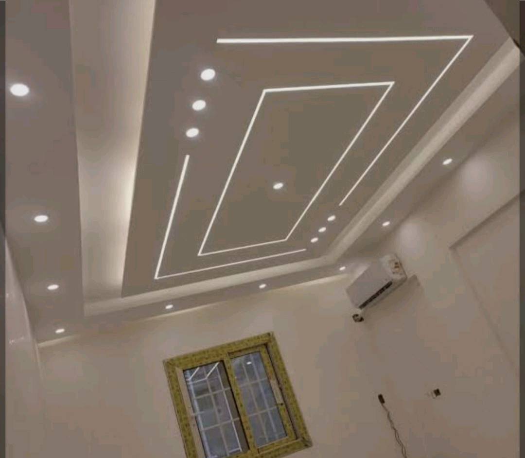 صباغ مصري اشتغل كلشي يخص الصبغ والديكورات بأسعار مناسبة 
معجون، سحب وتنعيم الجدران، عزل الرطوبة والحرارة) ديكورات جبس بورد 
التشطيب الدقيق✅️
 إلتزام بالمواعيد✅️
 تشطيب بجوده عالية ✅
بأسعار مناسبة للجميع ✅️
القدرة على الإنجاز في العمل✅️ 
️
شلون تحب الزبون يتواصل وياك ويخليلك تفاصيل الشغل حتى تحسبله السعر؟ وهل تسوي كشف/معاينة مجانية لو لا؟: 
نعم اسوي 
بأي مدينة أو منطقة تشتغلون بالضبط داخل العراق؟ وهل تقبلون شغل بكل المحافظات لو مناطق محددة؟: 
بغداد وضواحيها
شنو نوع الدهانات والمواد اللي تستخدمها؟ وهل عندك ماركات معيّنة أو مواد أصلية/مضمونة؟: 
اللي يناسب الزبون 
بالنسبة للديكورات الجبس بورد، شنو الأنواع والتصاميم المتوفرة عندك؟ وهل تسوي حسب الطلب أو حسب الصورة اللي يرسلها الزبون؟: 
حسب طلب الزبون
إذا الزبون يريد تسعيرة، شنو المعلومات اللي تحتاجها منه؟ مثل مساحة المكان، عدد الغرف، نوع التشطيب، وشنو السعر التقريبي للمتر؟: 
نعم 