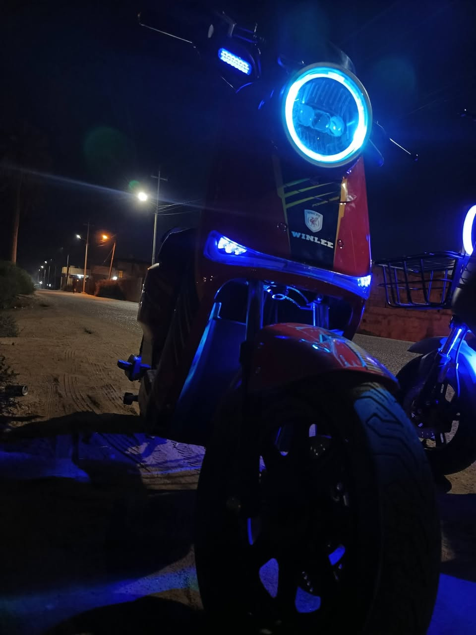 دراجه شحن R11 مديل 2026 نوعيه قويه وتتحمل الأوزان الثقيلة وسرعت الدراجه بل عداد 120 و ملفها 1800 اي نقوصات ما بيها لبطاريات32.5 امبير اقوه شي كلشي اصلي الشاحنه ول مرايات مالاتها ول وصل موجود دراجه شوفت العين خاليه من اي عطل و انضف من جديده سبب لبيع محتاج فلوسها سعر 610 جايبها ب 700 من لوكيل سعر 610 مجالها قليل وبل عافيه عل ياخذها العنوان البصره قضاء شط العرب الفيحاء قرب جسر خالد الرقم 7770895796 واتساب
