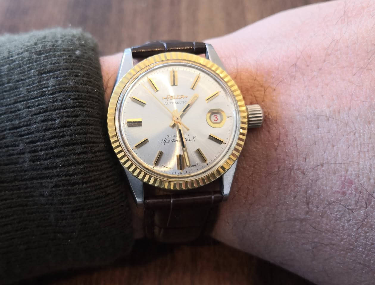 #ساعةـفيلكا (Felca) #السويسرية،🇨🇭
موديل سبورت ماستر إكس (Sportmaster X).
الحركة: اوتوماتيكية (Automatic) وتعمل ب(25 Jewels) لضمان الدقة والمتانة.
#فنتج انتاج السبعينات
نظافة تامه
قفل ـ #بحري
سير جلد طبيعي والبوك مستبدل 
توصيل جميع المحافظات


**إذا كنت صاحب هذا الإعلان وتريد حذفه لأي سبب، رجاءا أرسل رسالة إلى الدعم الفني**