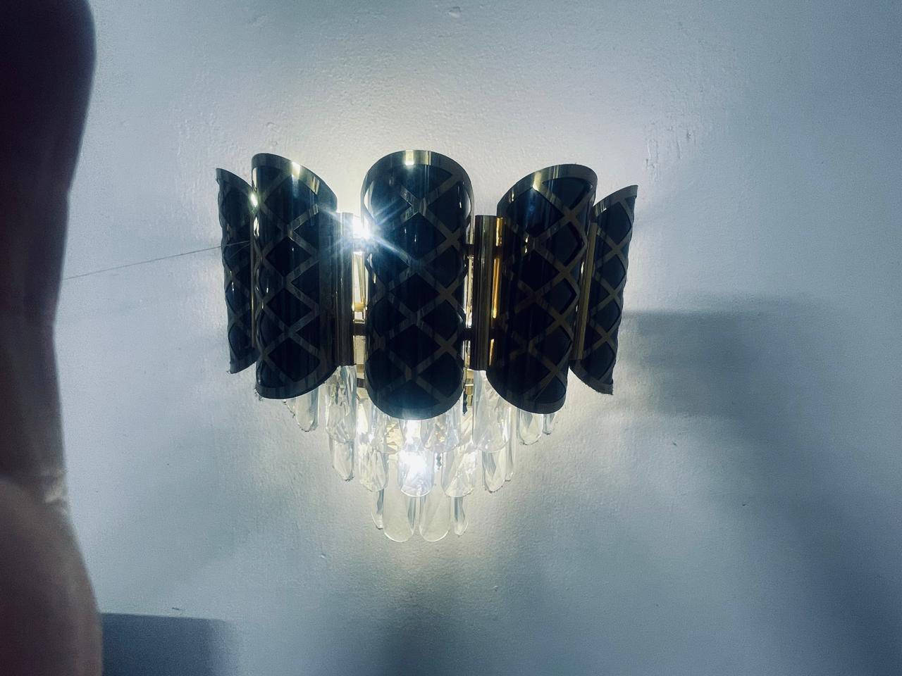 ثريات كلش حلوه مستعمله صار 3 اشهر انارته بالحقيقة احلى وثكيلة بعد بيه 3 الوان للاناره برتقالي فاتح اصفر وابيض ثلجي الوانهه مريحة للعين وجمالية سعر القطعه الي بالحايط 40الف وسقف 60 الف جدد قليل مستعمله


**إذا كنت صاحب هذا الإعلان وتريد حذفه لأي سبب، رجاءا أرسل رسالة إلى الدعم الفني**