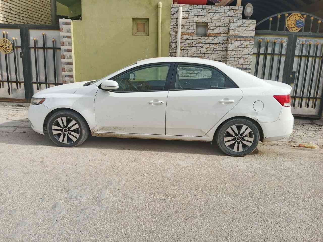 السلام عليكم سيراتو ٢٠١٣ مكفوله من الحادث فقط صبغ قليل مكينه ١٦٠٠ المرغوب المالك متوفي وعندة وكيل يسوي وكاله السعر ٧٥ عنواني نجف و بكربلاء للستفسار ***********
