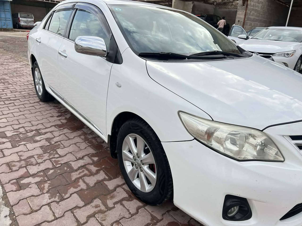 سلام وعليكم  لبيع كورلا ٢٠١١ خليجي شركة لعامة رقم بغداد بأسمي مكفول من صبغ وتبديل وبيها ملاحظات خفيفه محرك ١٨٠٠عنوان السياره الأنبار حديثة للبيع فقط بدون مراوس  للاتصال *********** السعر ١٣٠ وبيها مجال
