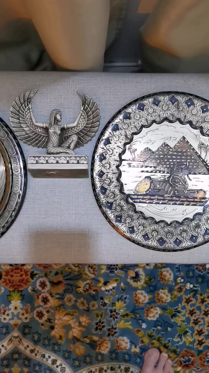 السلام عليكم
سيت ثلاث قطع فرعونيات
صحون نحاس منقوش حفر دقيق وتمثال ملكة فرعونية
استفسار على خاص وتدللون
يوجد توصيل لجميع محافظات العراق


**إذا كنت صاحب هذا الإعلان وتريد حذفه لأي سبب، رجاءا أرسل رسالة إلى الدعم الفني**