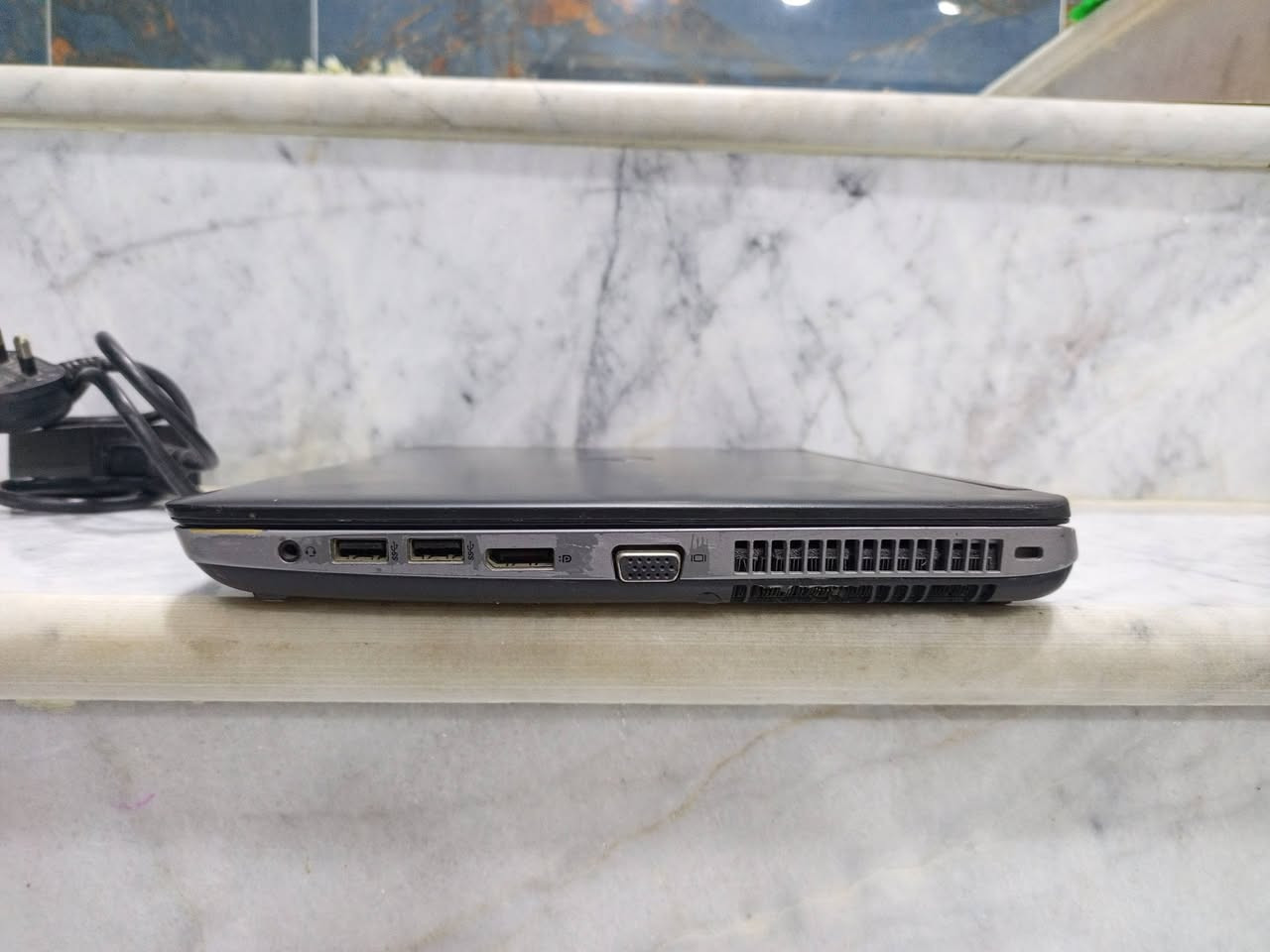 للبيع لابتوب hp 
Core i7 ذاكرة 128 وعشوائية 8 
حجم 15 ، كامل ملحقاته وبطارية جديدة ليثيوم 
بيه عطل فقط بالشاشة تريد تبديل والجهاز استخدام قليل سعره 75 الف

للبيع بلي ستيشن 2 طابقين 
مع يدات 2 بلوتوث و فلاش 16 يحتوي على 60 لعبة كامل ملحقاته وشغال مامصلح بيه شي جديد استخدام قليل 
سعره 20 مع ملحقاته

الموقع النجف الاشرف حي النداء

للتواصل واتساب ايضاً 
***********
