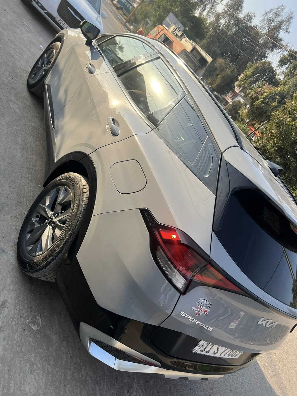 للبيع كيا سبورتج  SX برستيج فووول فول مواصفات 2024 وارد أمريكا

ماشية 32000mile

حادث بسيط جاملغ وبنيد بدون ايرباك 
رقم بغداد مرتب

- محرك 2500 بنزين 4 سلندر / گير أوتوماتيك 8 سرعات
- فتحة سقف بانوراما + باب صندوق خلفي كهربائي
- شاشتين كبار رقمية + نظام صوت هارمان كاردون 
- تبريد وتسخين للمقاعد الأمامية ، مقاعد جلد، كرسي كهرباء مع تخزين
- تسخين مقود + تكييف أوتوماتيك ثنائي المنطقة مع فتحات خلف
- حساسات أمامية وخلفية + كاميرات محيطية ٣٦٠ درجة
- رادار ومثبت سرعة ذكي + تحذير مسار + تحذير نقطة عمياء + تحذير حركة خلفية

- السعر 230

مكان السيارة : بغداد 
رقم الهاتف 
***********
***********
