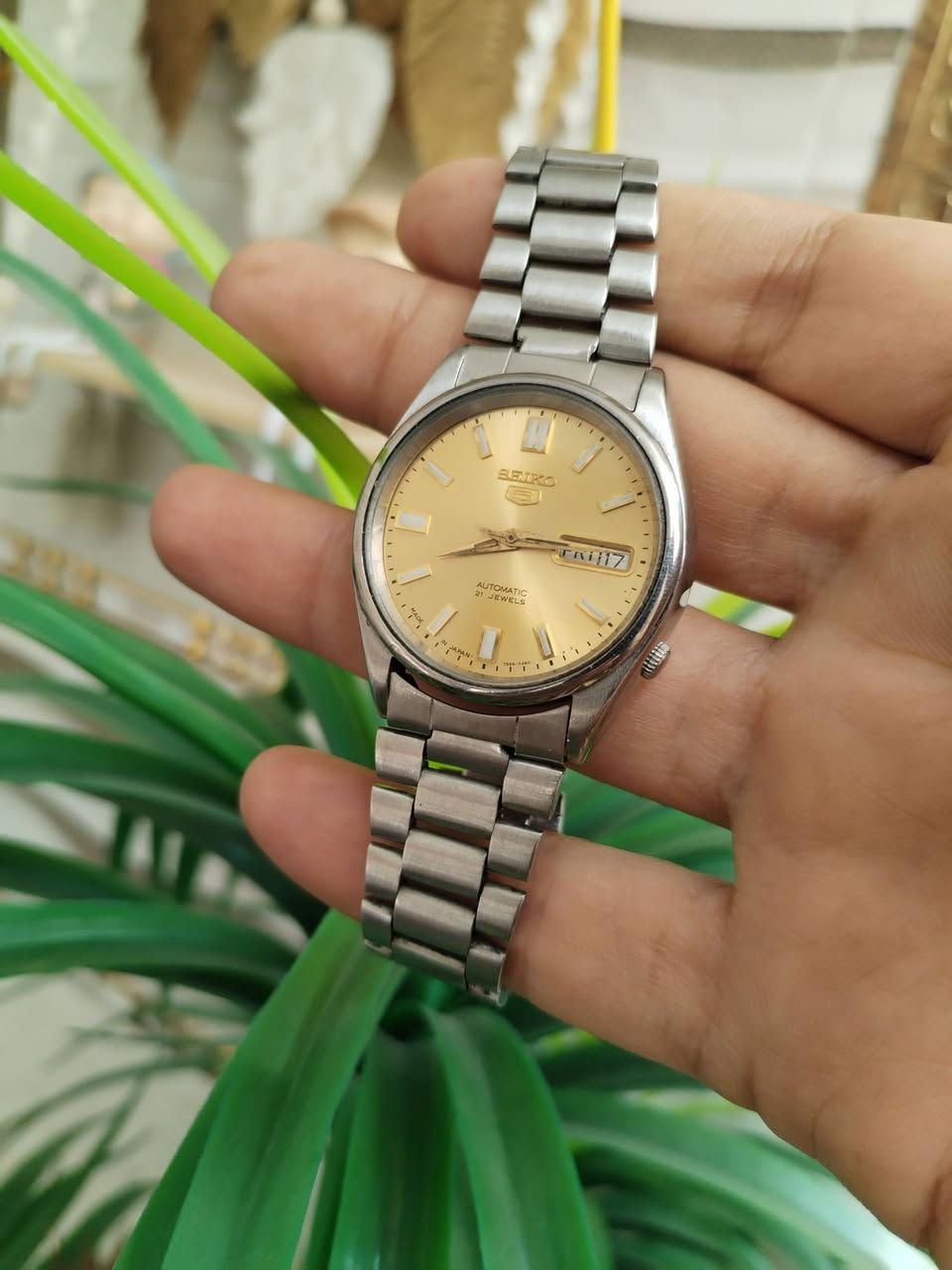 سيكو 5 اوتماتيك مميزه فنتج أصلي 
مينه ذهبية 
(نظافه 95% كلجديد) 
قطر 35
سير اصلي
*********** 
سعر 75 الف
