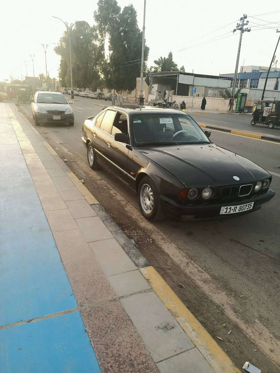 السلام عليكم 
للبيع BmW رقم بغداد بسمي 
محرك بلادي 6
أوتوماتيك
سيارة جاهزة 
سعر 44 بيه مجال للشراي ***********
مكاني واسط رجاء فقط اتصل
