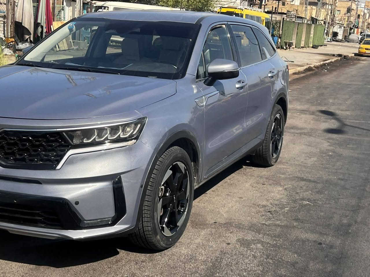 السلام عليكم ورحمة الله وبركاته 
سورنتو 2022 LX  وارد امريكي
محدث الدعاميات  2023
 مرقمة بغداد رقم مميز
السياره راديترات وتبريد  كله بلادي 
حادثها دحجات راجعه بارد وتكحيل وصبغ بس جاملغ ايمن  بدون تبديل السياره كامله ليبل واحد صور الحادث من ضمن الصور
طاك ايرباك برده فقط والسيارة جديده
المواصفات : 

—————————
1- شاشة كبيرة للتحكم في ايعازات السيارة 
2- كامرة خلفيه متغيره  دوارة + عاموديه
3- ويل كب حجم 19
4-  جديدة على وضع الشركة
5- دواخل برستيج مخمل
6- تحكم ستيرن جهتين 
7- تبريد علئ وضع الشركة 
8-حساسات اطارات 
9- المازداد فول زينون ( بلاديه )
10 - كشاف زينون 
11- محرك 2500 GDI 
12 - محرك 4 سلندر   
13 - عدد نمر الكير 8 نمر
14- نظام اطفاء ذاتي
15- قياده ذاتيه
16- كاتلوك + سبير + جك بلاديات
17- مانع انزلاق ABS 
18- رادار امامي مانع اصدام
19- المرايتين تحكم كهرباء
20- إشارات بالمرأتين 
21-  تبريد + تدفئه بلاد 
22- ٧ راكب بلاد
23- اربع انظمة قيادة ( اعتيادي-رياضي-اقتصادي - ذكي )
24- 6مداخل USB
25- مدخل USB data 
السعر ب 220مرقم بغداد  رقم مميز 
مكاني  بغداد
***********
السياره مدوشمه ومفروشه ارضيه
صور السونار من ضمن الصور
اذا أكو مراوس بأحدث وانطي فرق

