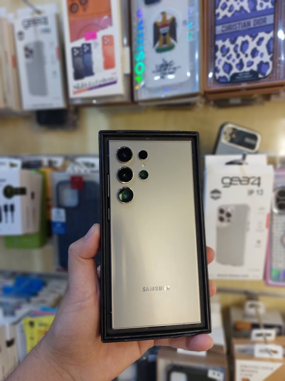 متوفر لدى مكتب سمايل للموبايل والانترنت 
📱 Samsung Galaxy S24 Ultra

✅ مستخدم بحالة ممتازة (نظافة 100%) 💾

 السعة: 256 جيجابايت ⚡ الرام: 12 جيجابايت

 📦 كامل الملحقات الأصلية
💳 يتوفر البيع بالتقسيط على البطاقة.
🏢 مكتب سمايل للموبايلات والإنترنت 📞 واتساب: 0772889975


**إذا كنت صاحب هذا الإعلان وتريد حذفه لأي سبب، رجاءا أرسل رسالة إلى الدعم الفني**