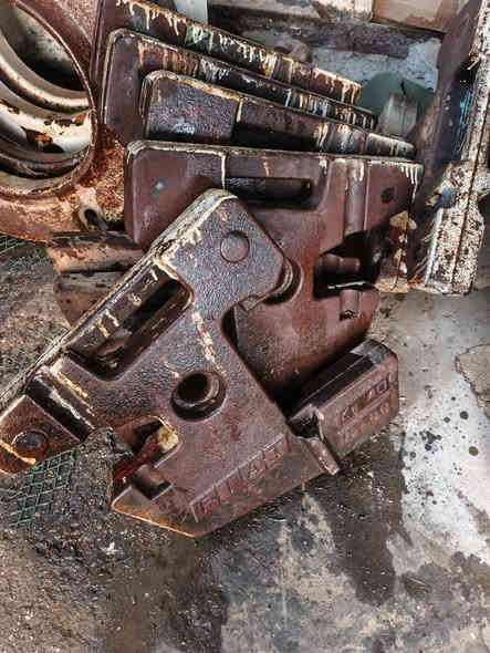 السلام عليكم ثكالات فيات اصليات للبيع سعر الثكالة الخلفية الوحدة ب 75 العدد 4 + سعر الثكالة الامامية الوحدة ب 90 العدد 6 المكان واسط العزيزية للاستفسار ***********
