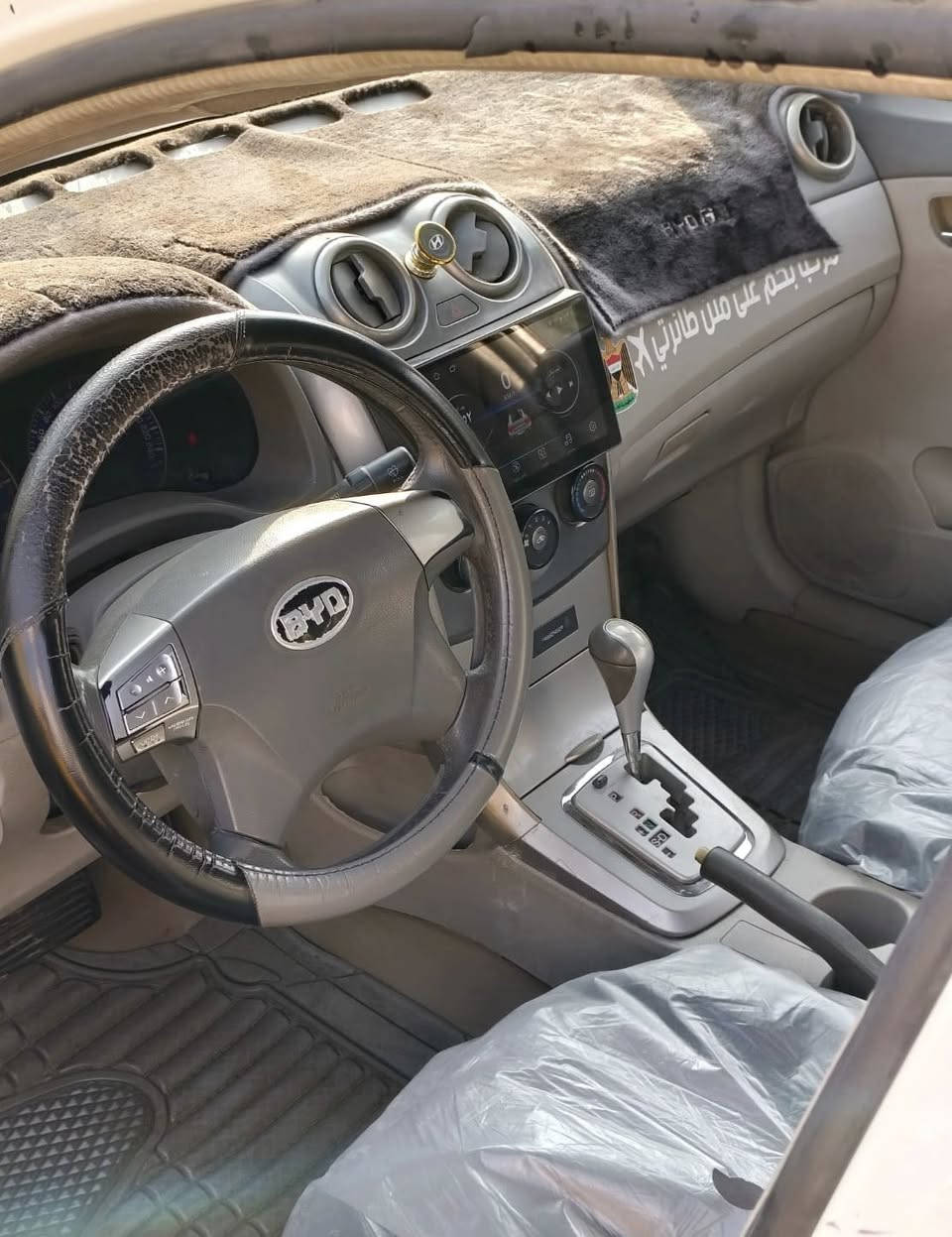 السلام عليكم
للبيع (بي واي دي G3) الموديل. (2013)
لون ابيض رقم (كربلاء) رقم جديد انكليزي سنويه جديده هزه جديده  مشروع وطني تحويل مباشر لجميع المحافظات العراق. 

مواصفات السيارة. 
سلايد روف 
بصمة تشغيل 
بصمة ابواب 
اشاير مري
شاشة اندرويد احدث اصدار 
بلوتوث
سماعة دمام 
دوشمة جديدة
لايت زنون ناصي عالي 
حساس خلفي 
تخم تاير جديد 
ويل كب رياضي 
باتري جديد 
عبوة ڤيت بم جديدة 
ادامه كامله للسيارة / السيارة محورة كير ومكينه وضفيره كورلا بنيد كامل ترايك. للبصره المكينه اكثر من ممتازه 
بيها جاملغ امامي خلفي 
مصبوغة احزام اثر شخوط 
صدر السيارة نص عمر / تبريد عطل في الكمبريسر 
السعر المطلوب (52 ورقه)+ بيها مجال 
مكان سياره بغداد حي العامل / متواجد فيس واتساب للاتصال ***********
