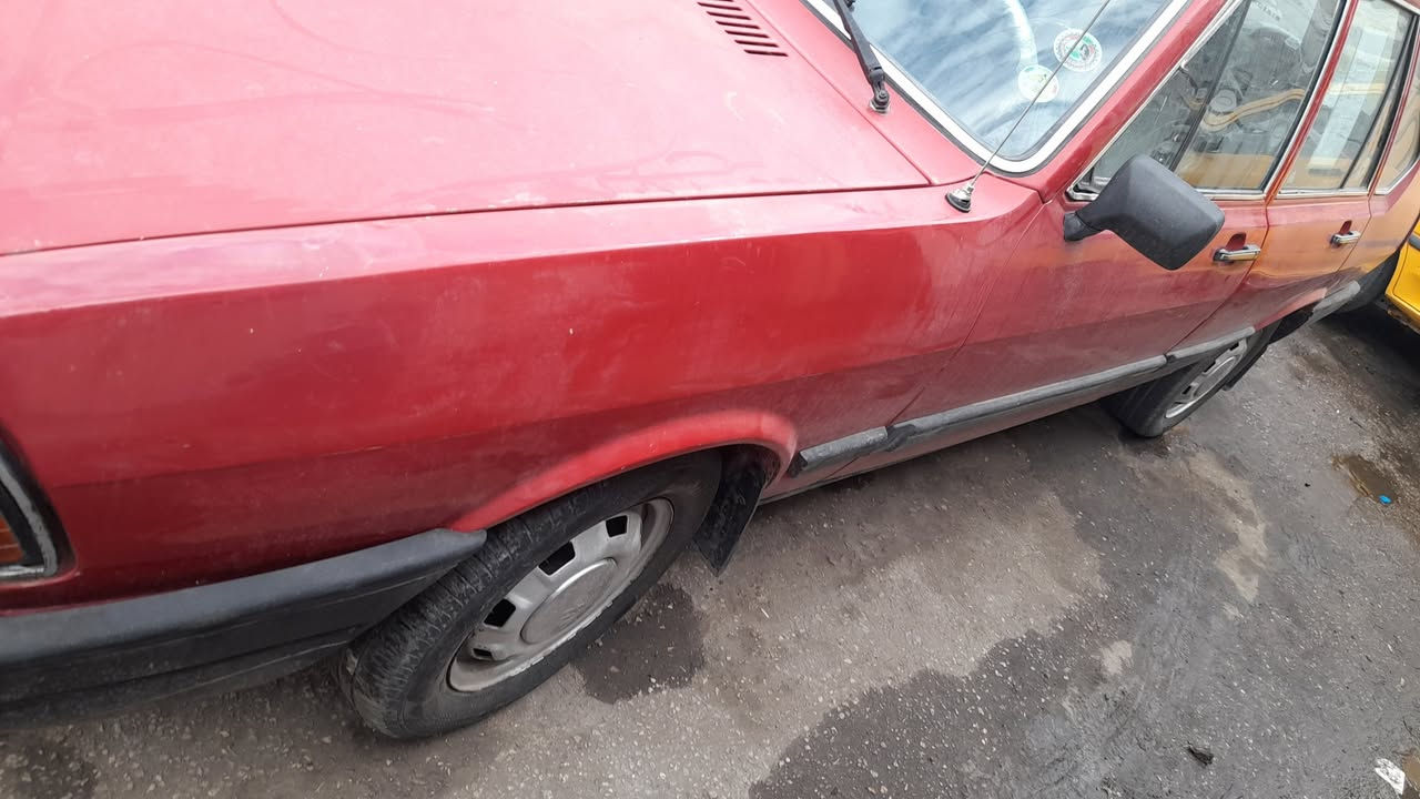 سلام عليكم برازيلي ١٩٨٦ رقم نينوى  دولي هزه جديده مكينه وكير مكفولات دوشمه جديده باسمنا سياره نضيفه وحلوه مكينه وكير كولف  كهربائيات كلها شغاله للبيع عارضها ٣٥ وبيها مجال للتواصل ***********مكاني بغداد
