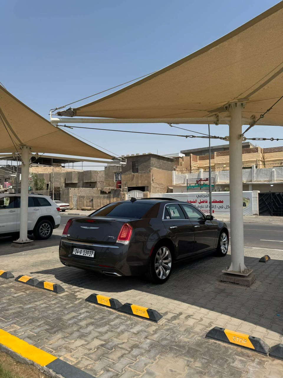 سلام عليكم 
كرايسلر 300c فول مواصفات
2017 مرمزه 2022 
رقم بصرة حره بأسمي
الحادث 
ربع مدكر ربع بنيد  والمدكر الايمن مفتوح فقط 
السياره فول مواصفات C 
مواصفات 
بانوراما-برده خلفيه-شاشه كار بلي-كشن خزن ميموري-تدفئه وتبريد كشنات-كامره خلفيه-كشن خلفي تدفئه-مري قلاب-ستيرن تدفئه+تحكم كهربائي-وبيها بعد مواصفات
ماشيه 35 الف 
السعر 188 وبيها مجال 
*********** البصرة, العراق
