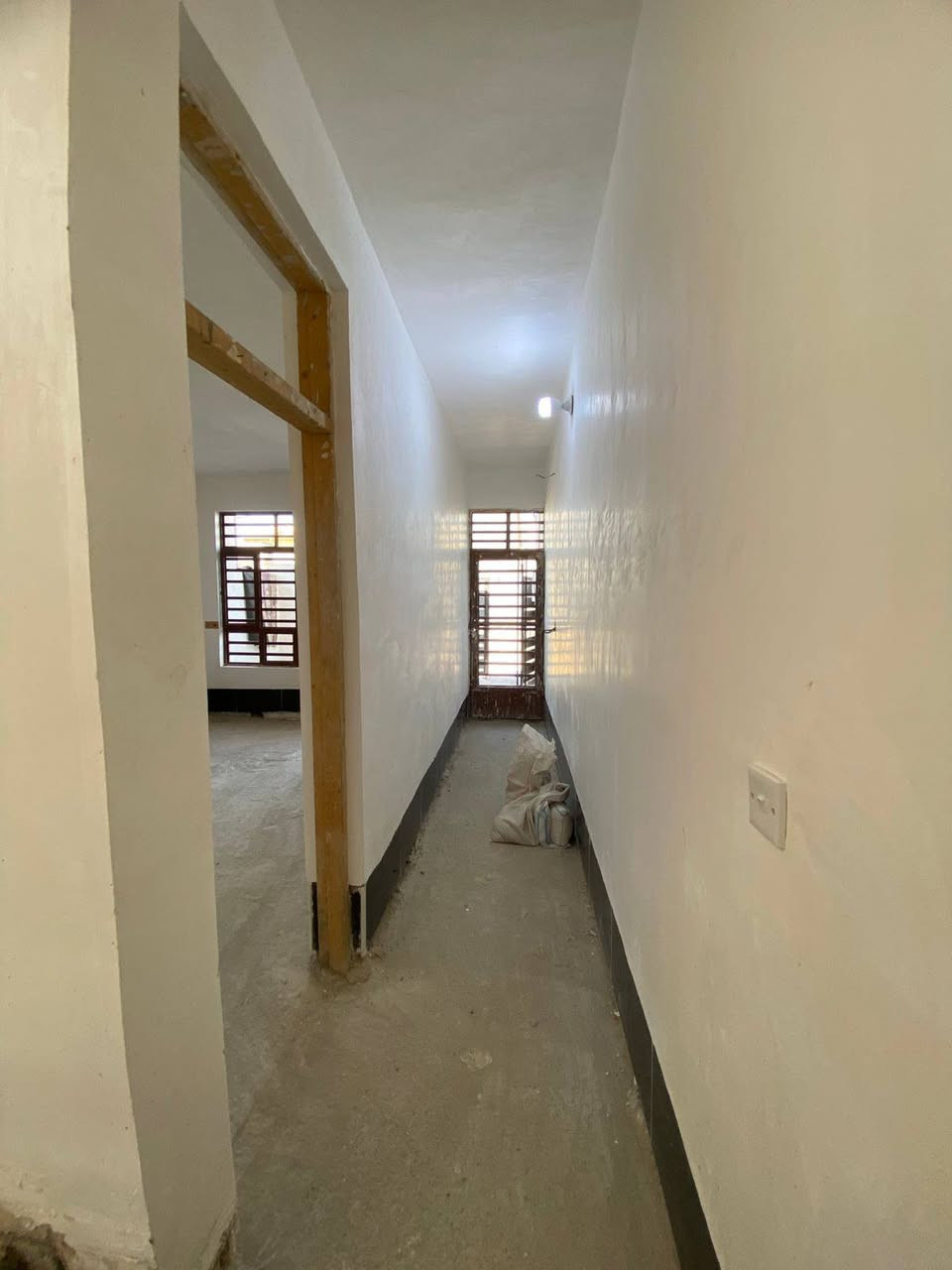 بيت للبيع سكني زراعي منطقة الانتصار مقابيل مستشفى حماد شهاب
_ مساحتة 100 متر
_ يحتوي على استقبال + غرفة + مطبخ + خدمات 
_ بناء جديد زيرو ممدخلين بي وقاط ثاني مطلع مشط لبناء غرفتين اضافيات
_ أول شارع بمنطقة الانتصار زراعي خدمات كهرباء تبليط مجاري 
_ السعر 50 وبي مجال 
_ للاستفسار أكثر اتصل 
***********
