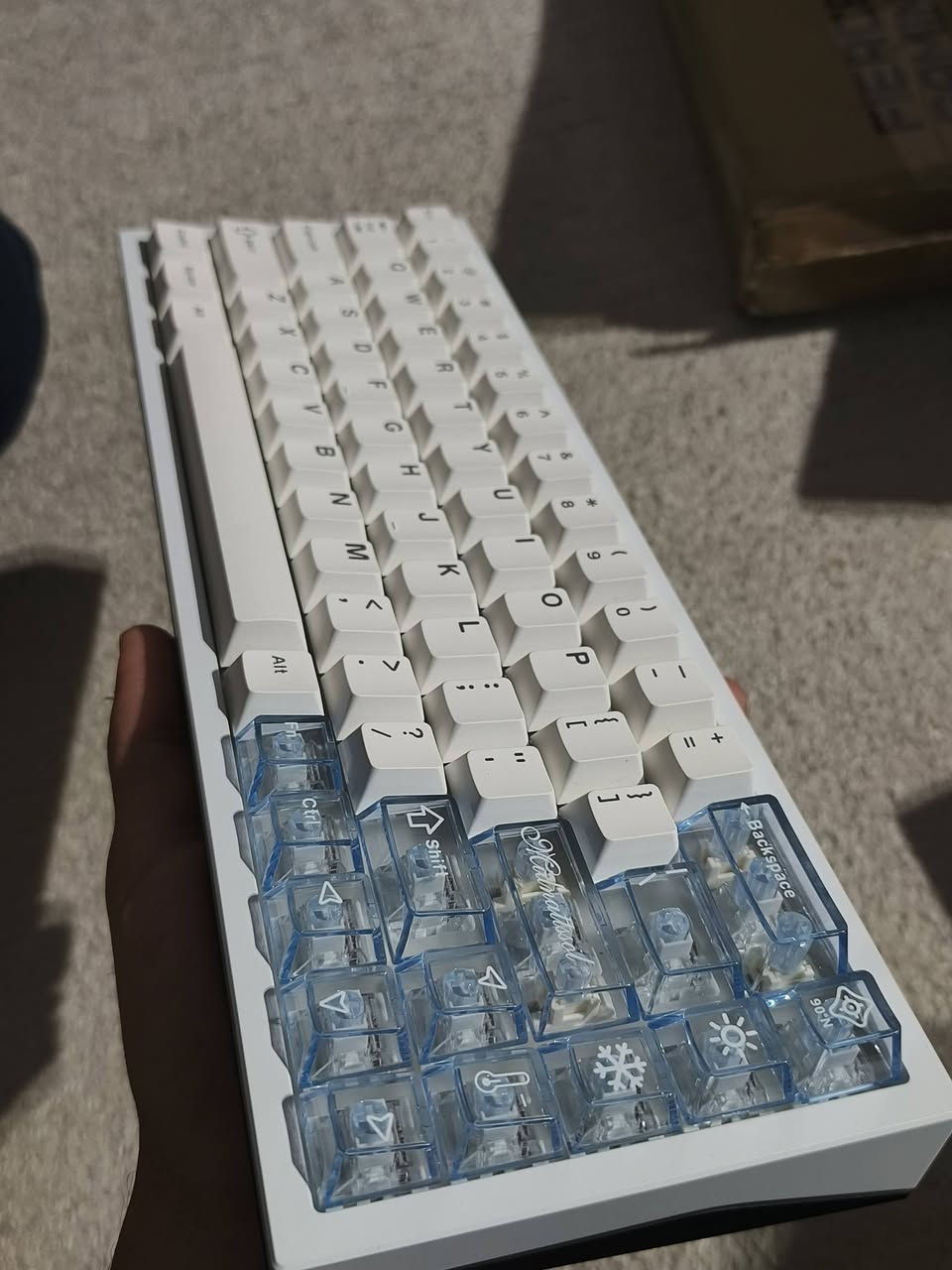 YUNZII AL65 ALUMINUM
Mechanical keyboard 

كيبورد ميكانيكي المنيوم من الافضل في السوق 
بمواصفات و شكل و اداء قوي 
٣ وضعيات اتصال 
ازرار قابله للتغيير يصير كله ابيض 
شي راقي وزن ثقيل اكثر من 1.5 كيلو 

السعر ٧٥ الف


**إذا كنت صاحب هذا الإعلان وتريد حذفه لأي سبب، رجاءا أرسل رسالة إلى الدعم الفني**