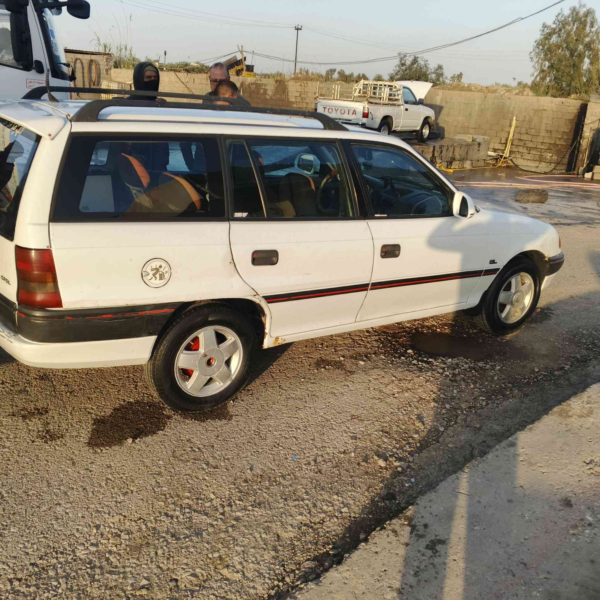 سياره اوبل استرا موديل1993سنويه جديده باسمي رقم بغداد سياره كامله سياره خليجي 
ابو الايرباك سياره خير من الله رقم الهاتف ***********
السعر50بيه مجال بسيط.......
